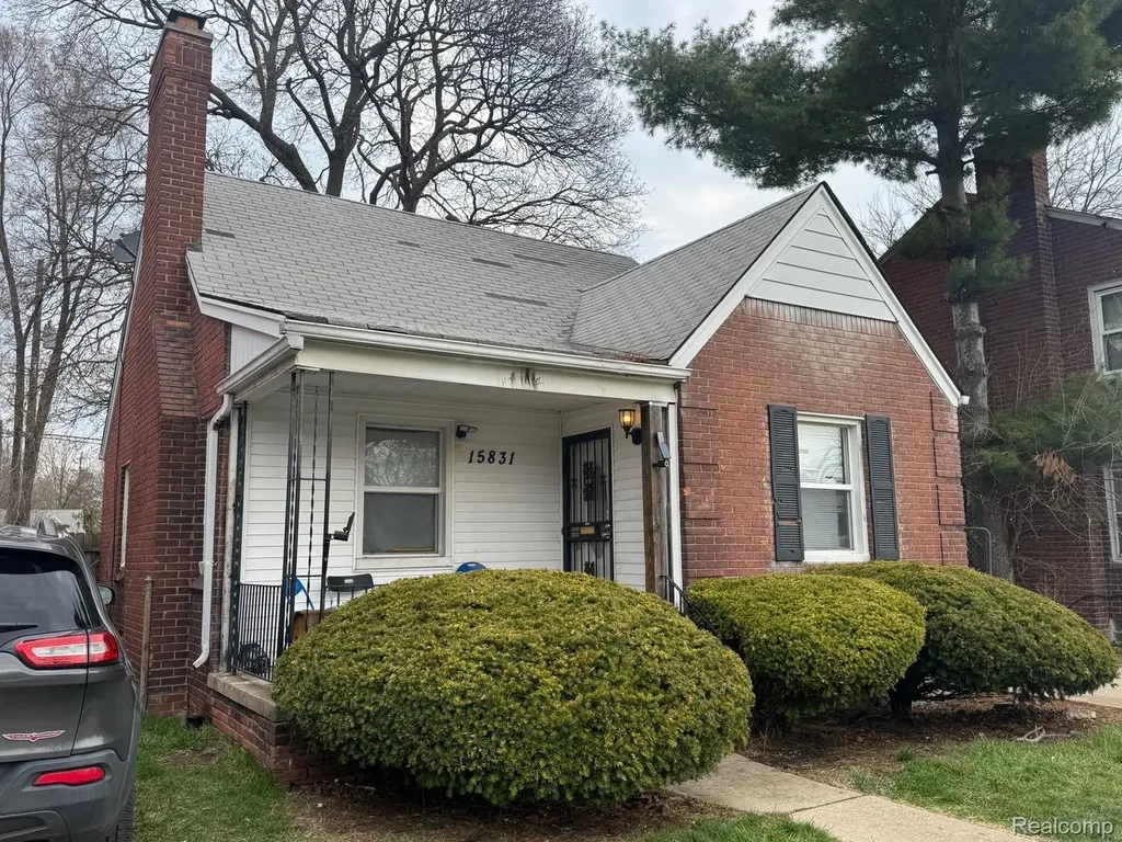 15831 Saratoga Street Detroit City MI 48205