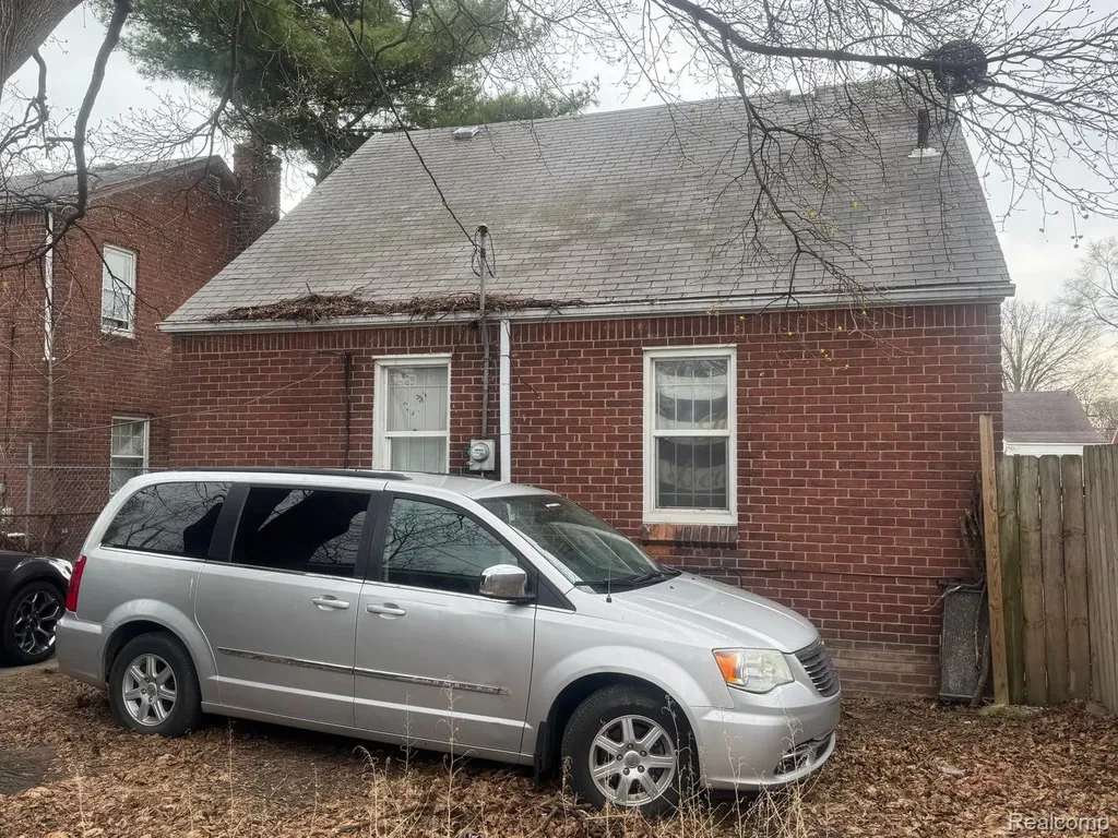 15831 Saratoga Street Detroit City MI 48205
