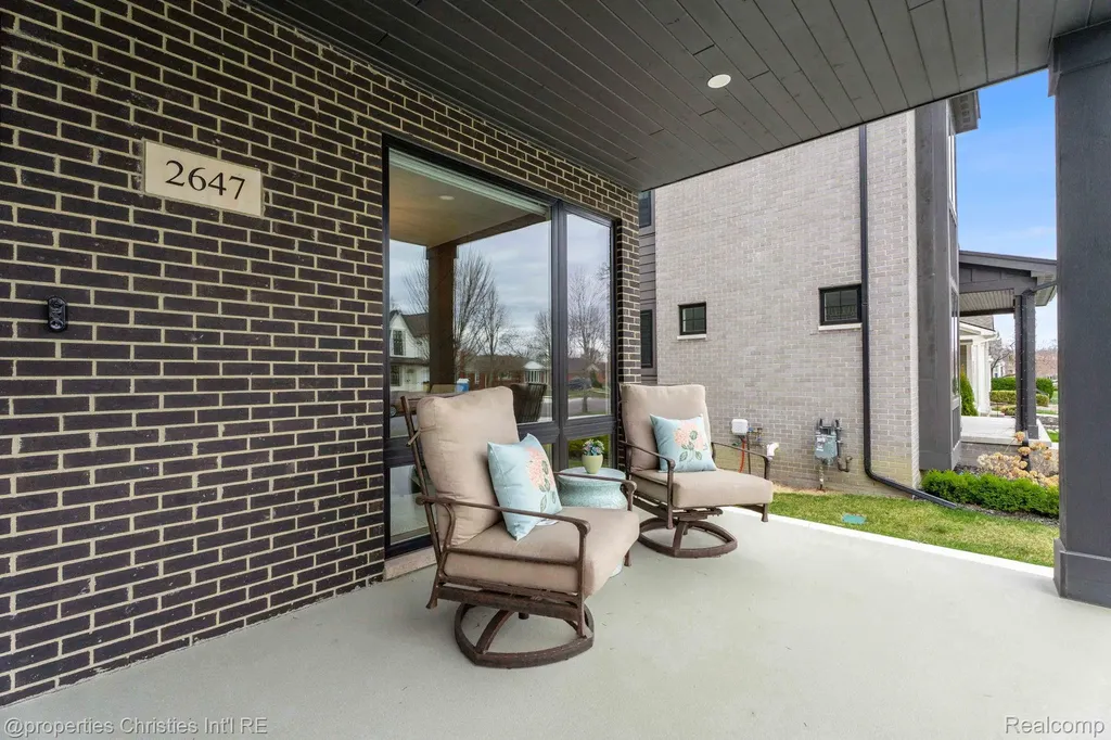 2647 Dorchester Road Birmingham City MI 48009