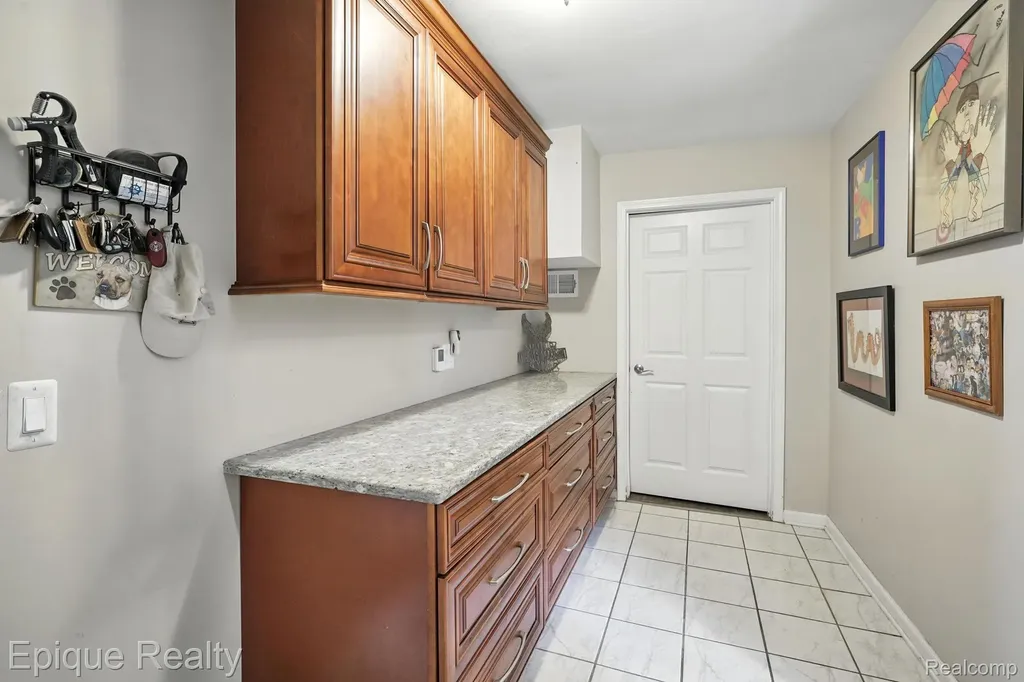 1990 Watkins Lake Road Waterford Charter Township MI 48328