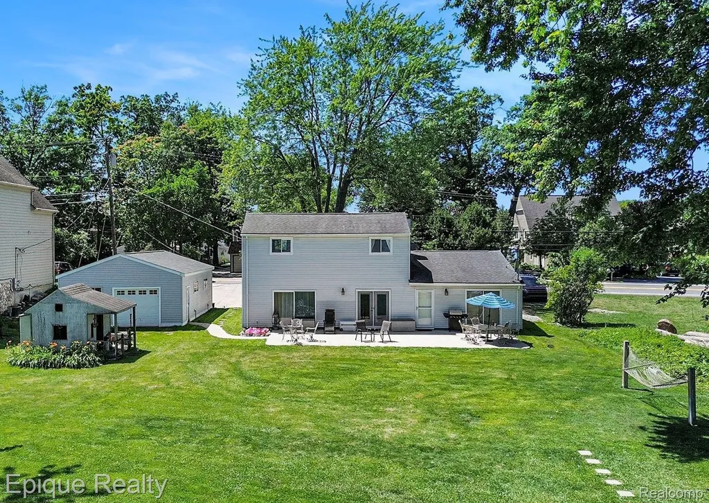 1990 Watkins Lake Road Waterford Charter Township MI 48328