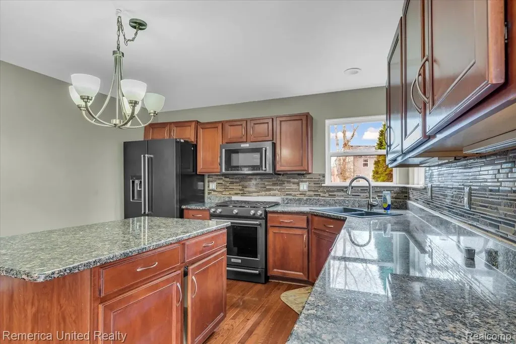 35901 Abbey Court Romulus City MI 48174