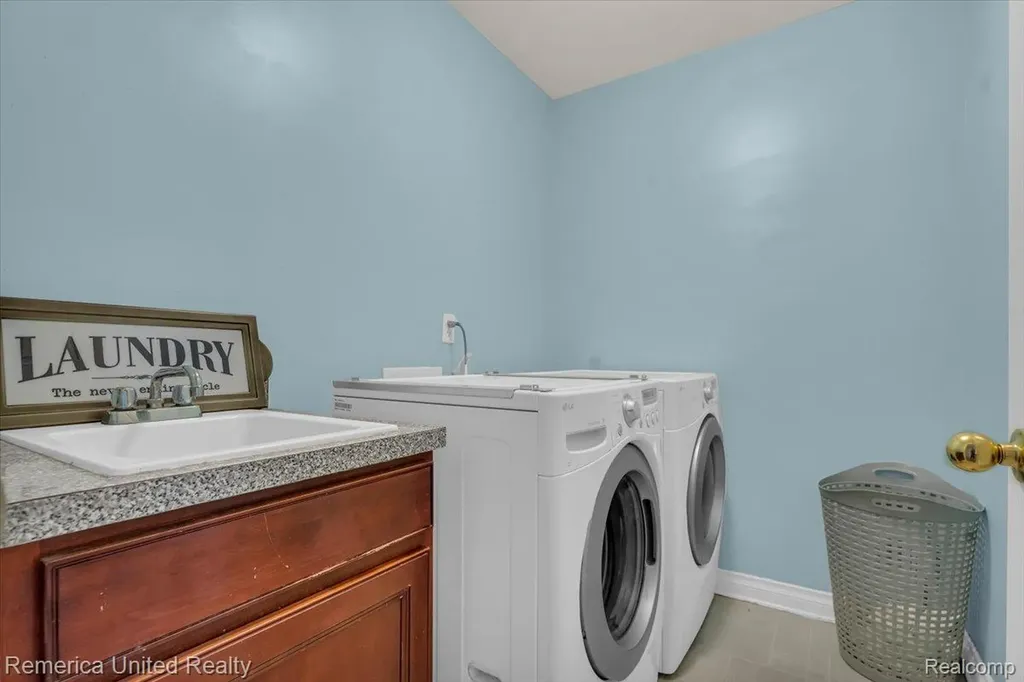 35901 Abbey Court Romulus City MI 48174
