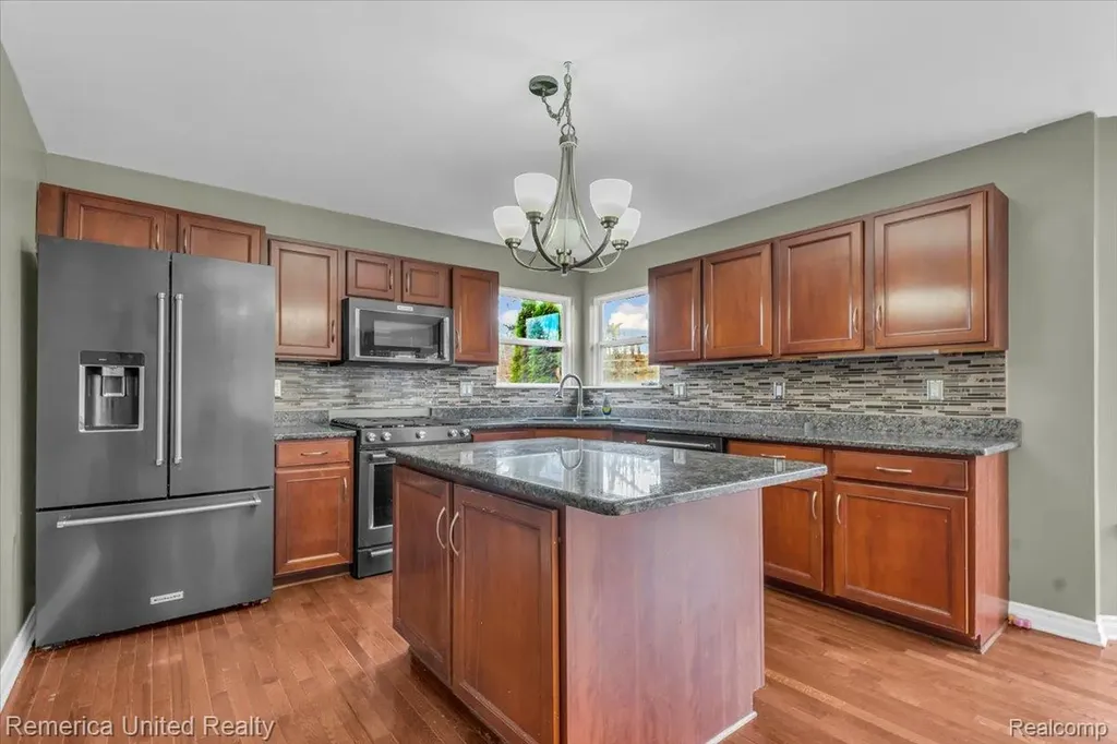 35901 Abbey Court Romulus City MI 48174