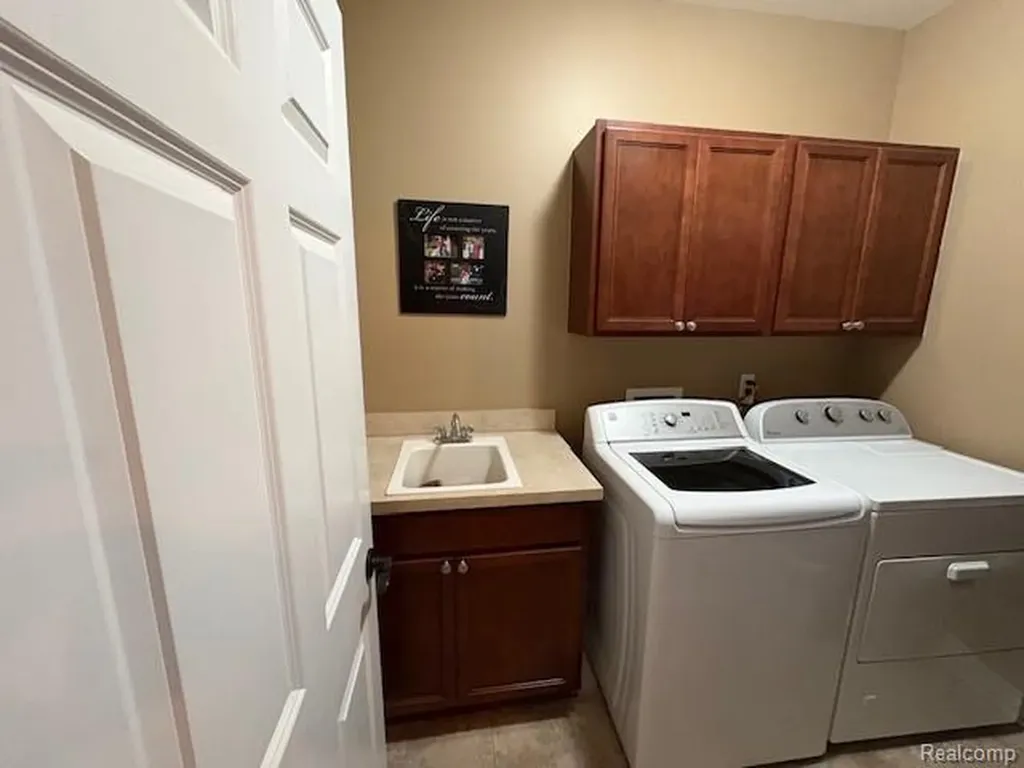57293 Windmill Point Lyon Charter Township MI 48165