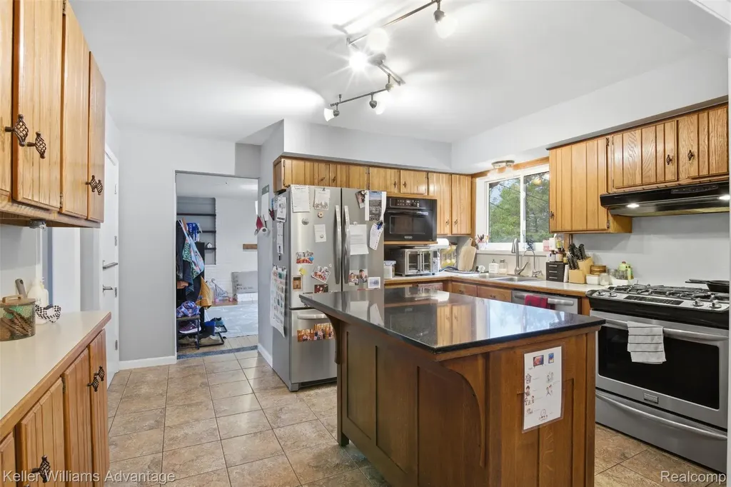 8610 Buffalo Drive Commerce Charter Township MI 48382