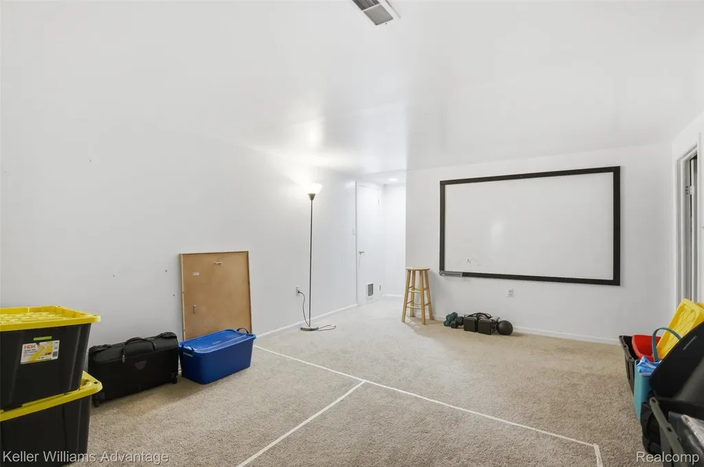 8610 Buffalo Drive Commerce Charter Township MI 48382