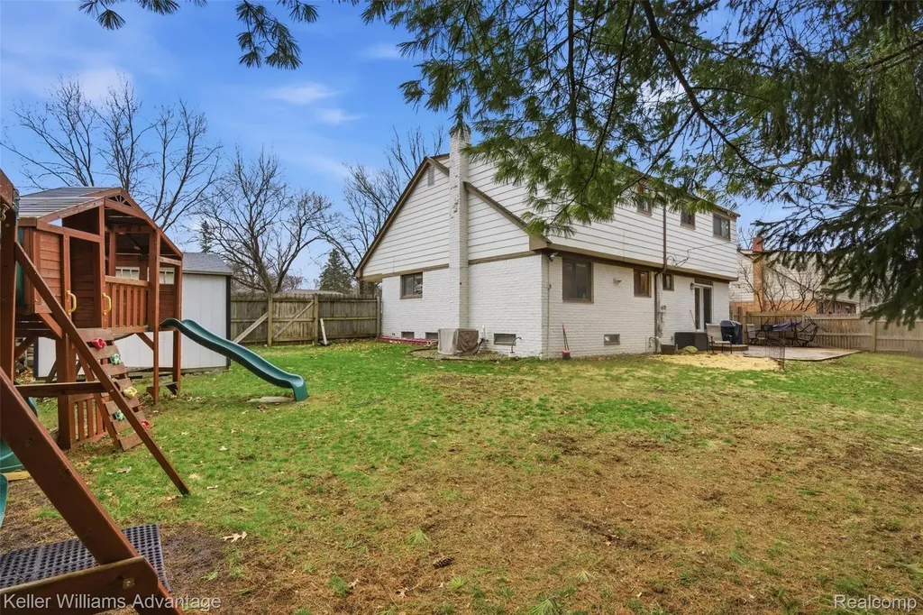 8610 Buffalo Drive Commerce Charter Township MI 48382
