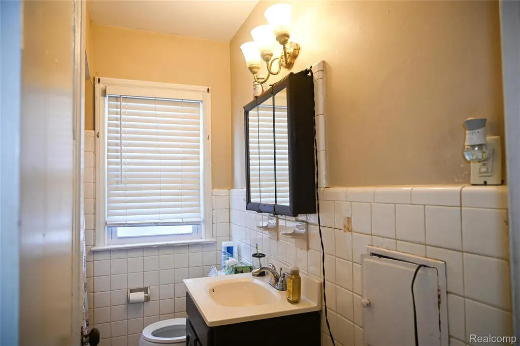 19330 Tracey Street Detroit City MI 48235