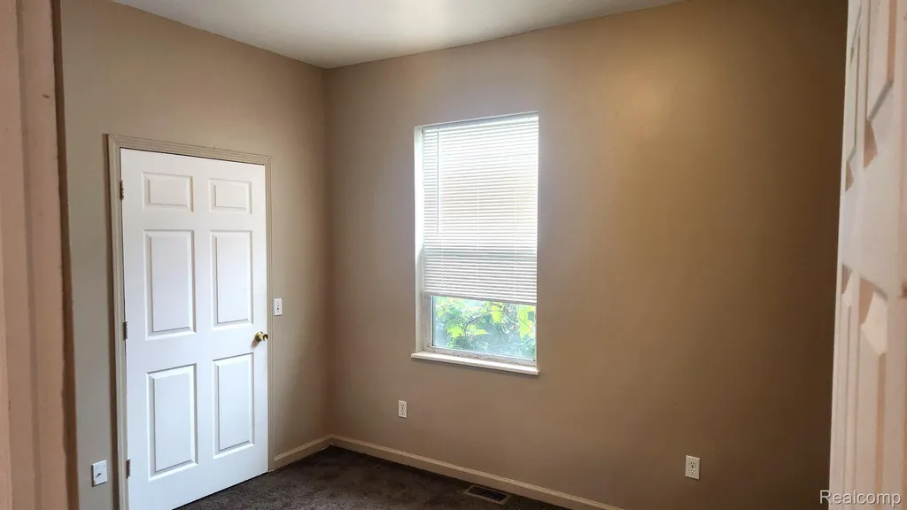 98 Eldredge Street Mt. Clemens City MI 48043