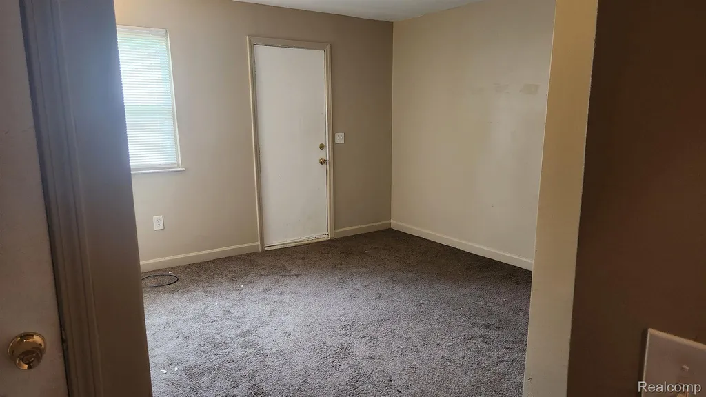 98 Eldredge Street Mt. Clemens City MI 48043
