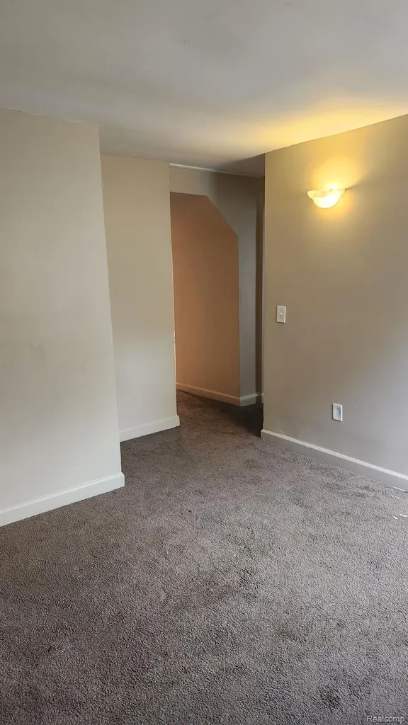 98 Eldredge Street Mt. Clemens City MI 48043