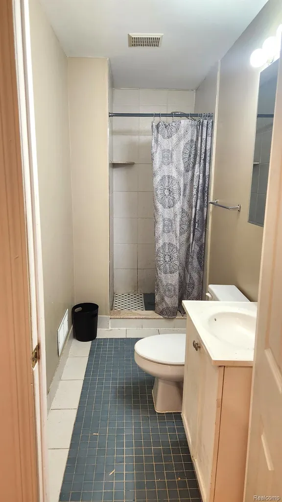 98 Eldredge Street Mt. Clemens City MI 48043