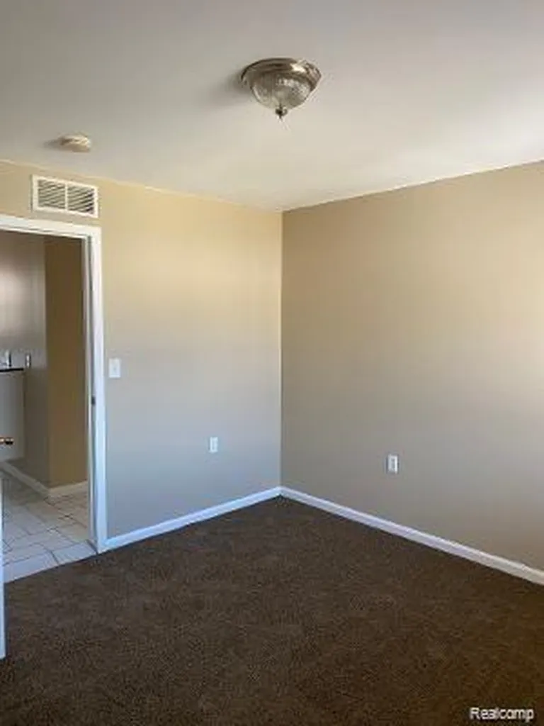 98 Eldredge Street Mt. Clemens City MI 48043