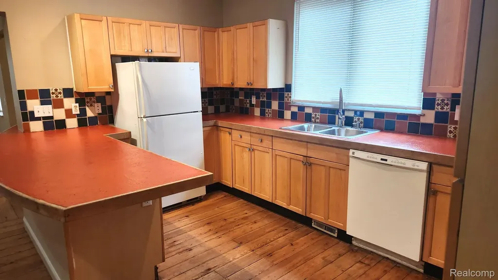 98 Eldredge Street Mt. Clemens City MI 48043