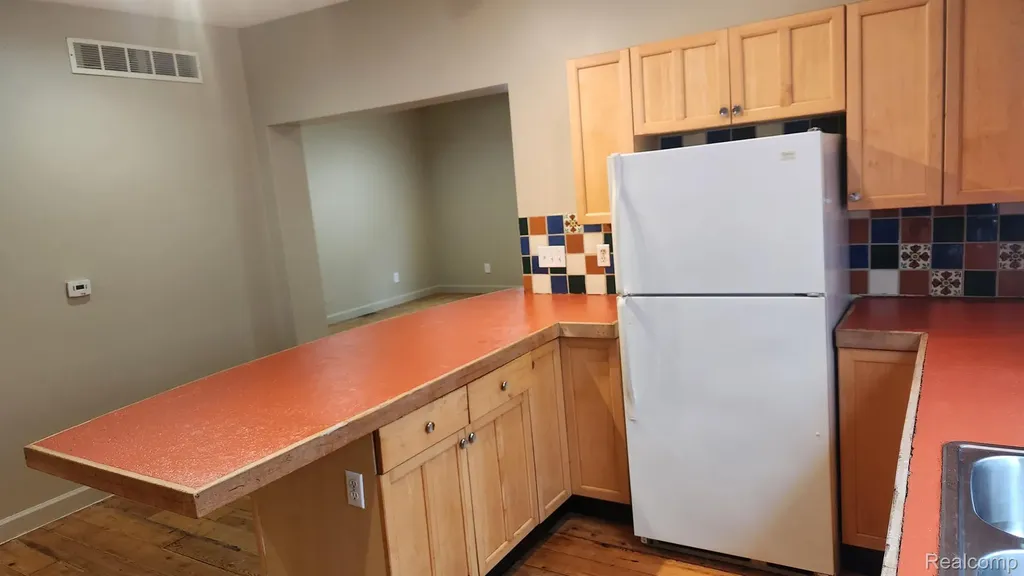 98 Eldredge Street Mt. Clemens City MI 48043