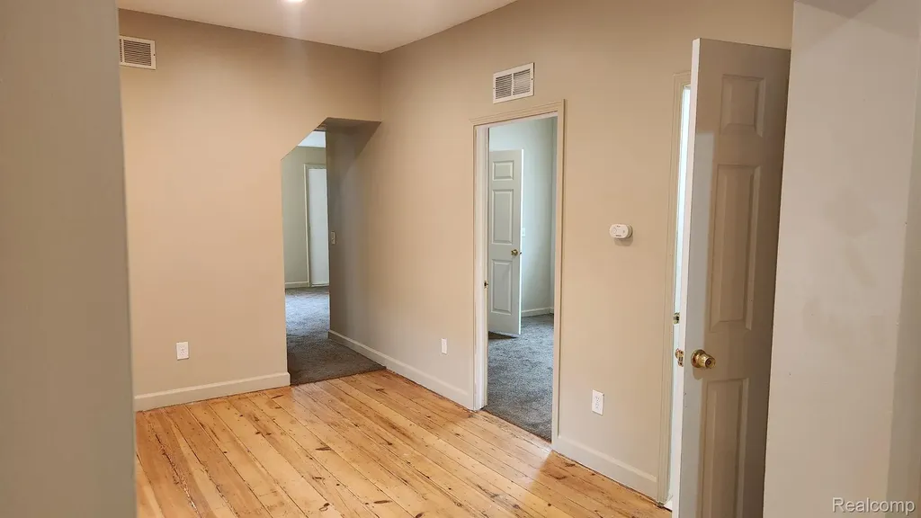 98 Eldredge Street Mt. Clemens City MI 48043