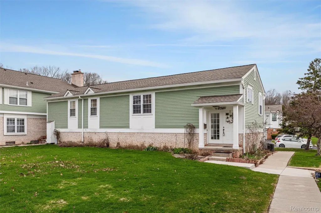 21384 E Glen Haven Circle Novi City MI 48167