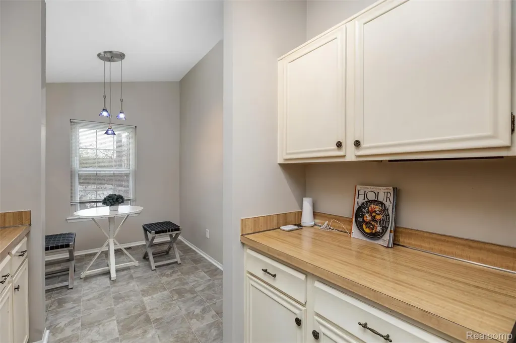 21384 E Glen Haven Circle Novi City MI 48167