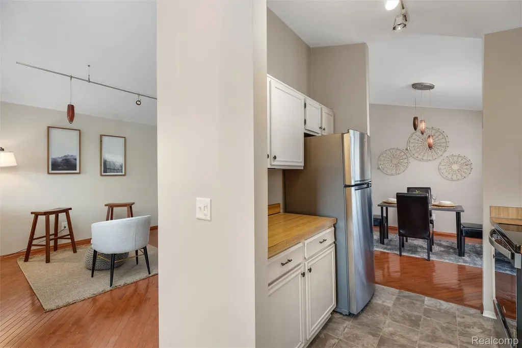 21384 E Glen Haven Circle Novi City MI 48167