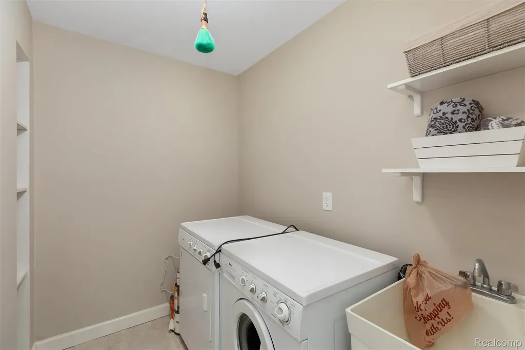 21384 E Glen Haven Circle Novi City MI 48167