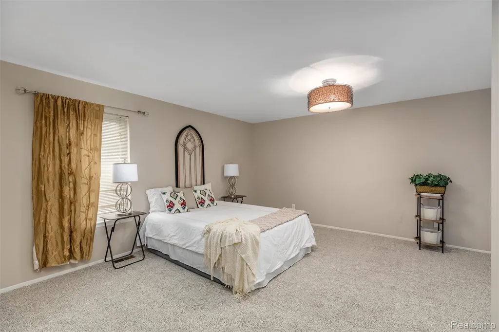 21384 E Glen Haven Circle Novi City MI 48167