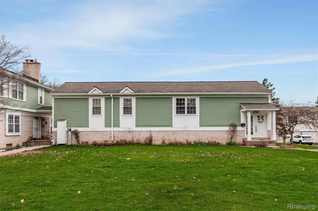 21384 E Glen Haven Circle Novi City MI 48167