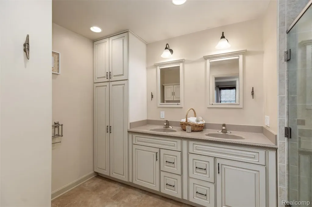 21384 E Glen Haven Circle Novi City MI 48167