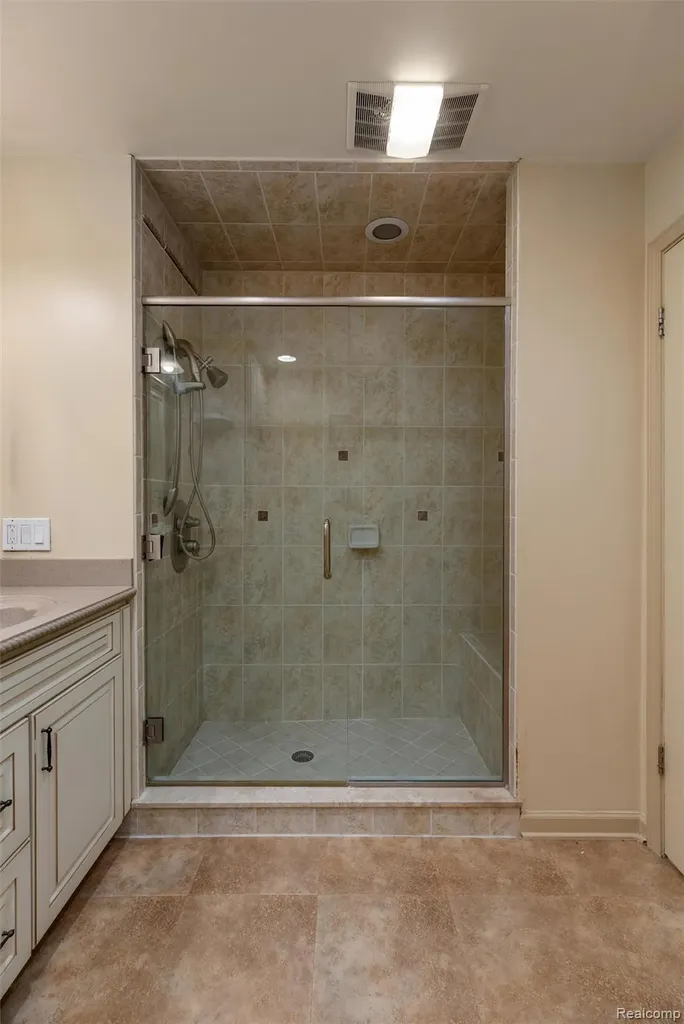 21384 E Glen Haven Circle Novi City MI 48167