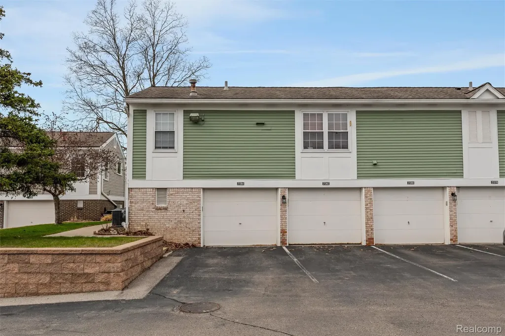 21384 E Glen Haven Circle Novi City MI 48167