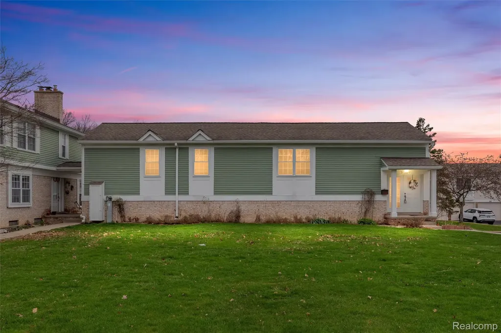 21384 E Glen Haven Circle Novi City MI 48167