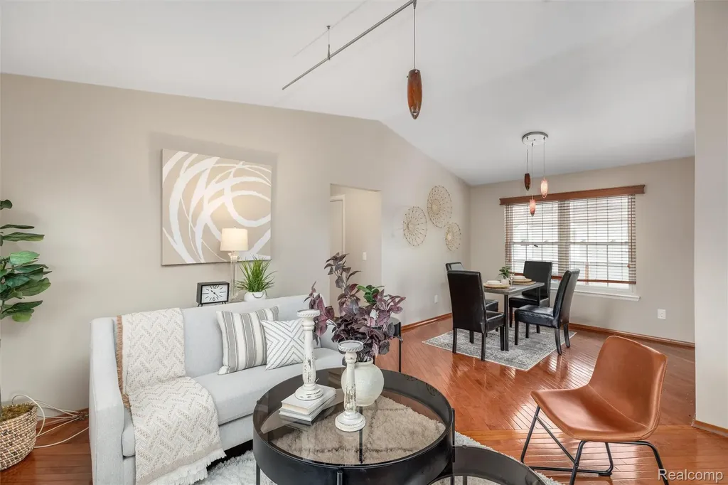 21384 E Glen Haven Circle Novi City MI 48167