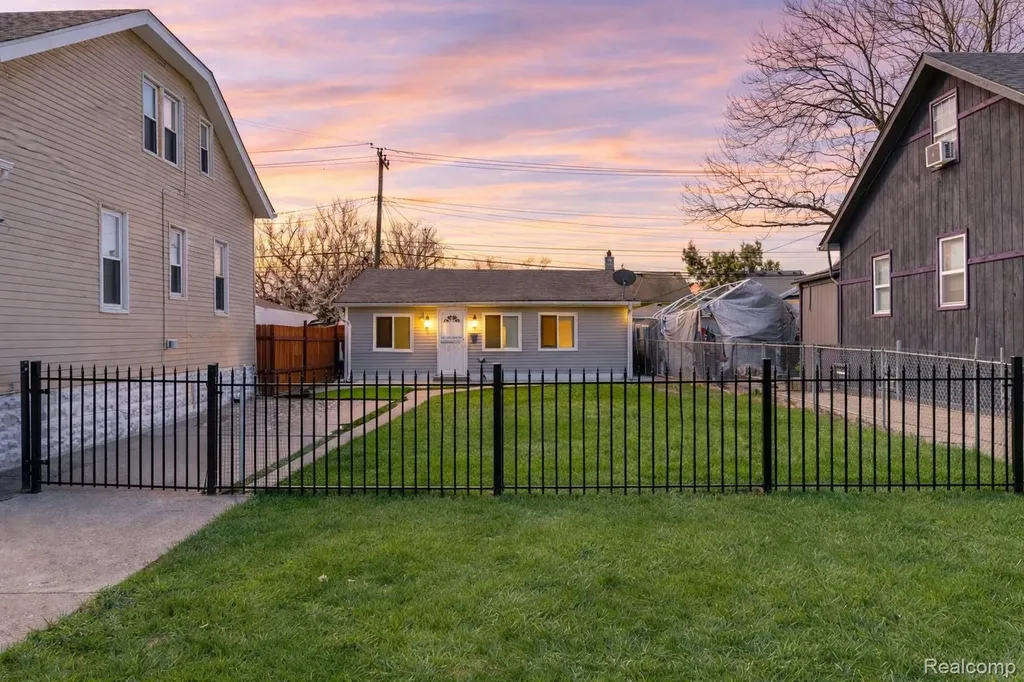 1401 University Avenue Lincoln Park City MI 48146