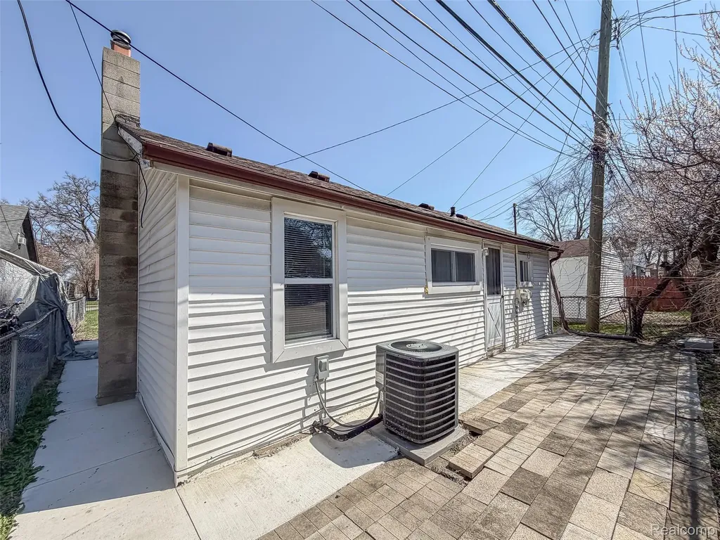 1401 University Avenue Lincoln Park City MI 48146