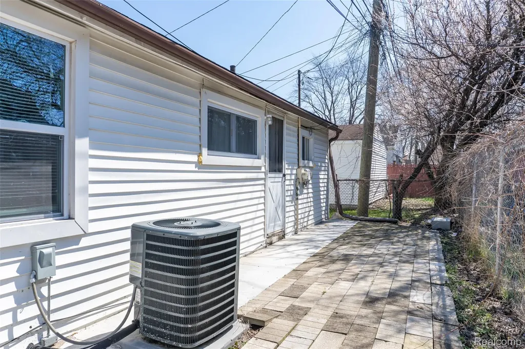 1401 University Avenue Lincoln Park City MI 48146