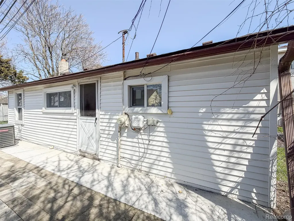 1401 University Avenue Lincoln Park City MI 48146