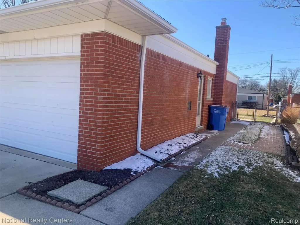 30203 Cousino Drive Warren City MI 48092