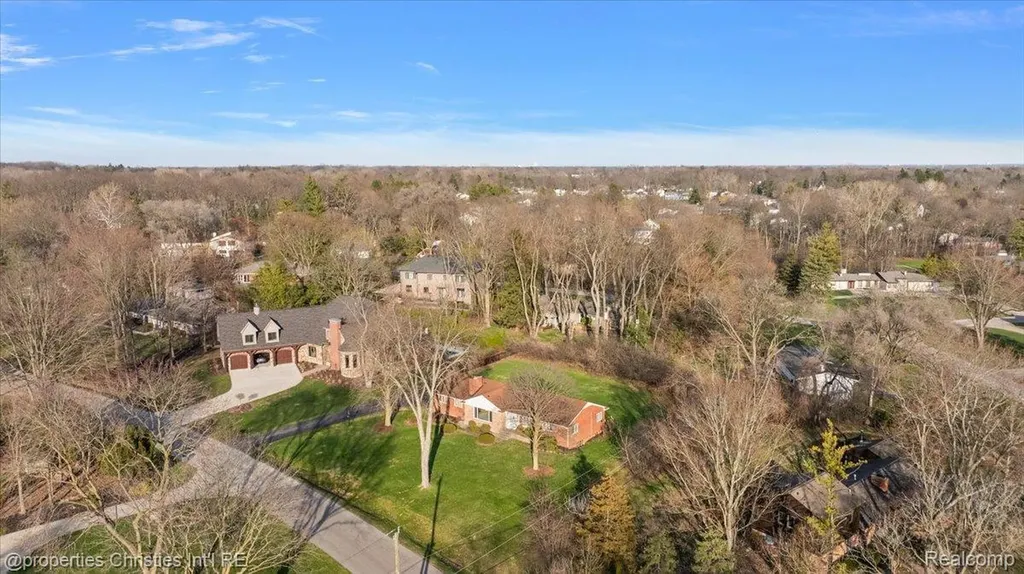5753 N. Kilbrennan Road Bloomfield Charter Township MI 48301