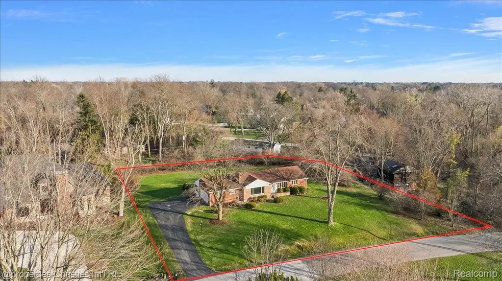5753 N. Kilbrennan Road Bloomfield Charter Township MI 48301