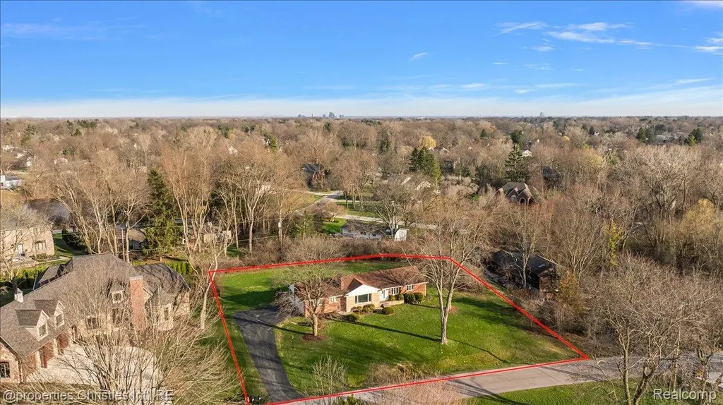 5753 N. Kilbrennan Road Bloomfield Charter Township MI 48301