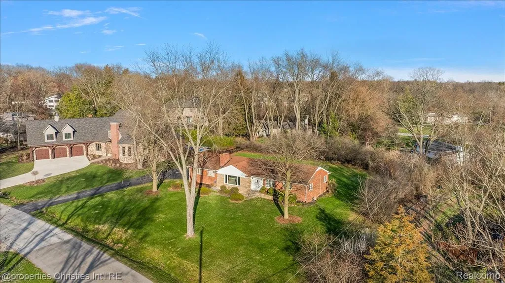 5753 N. Kilbrennan Road Bloomfield Charter Township MI 48301