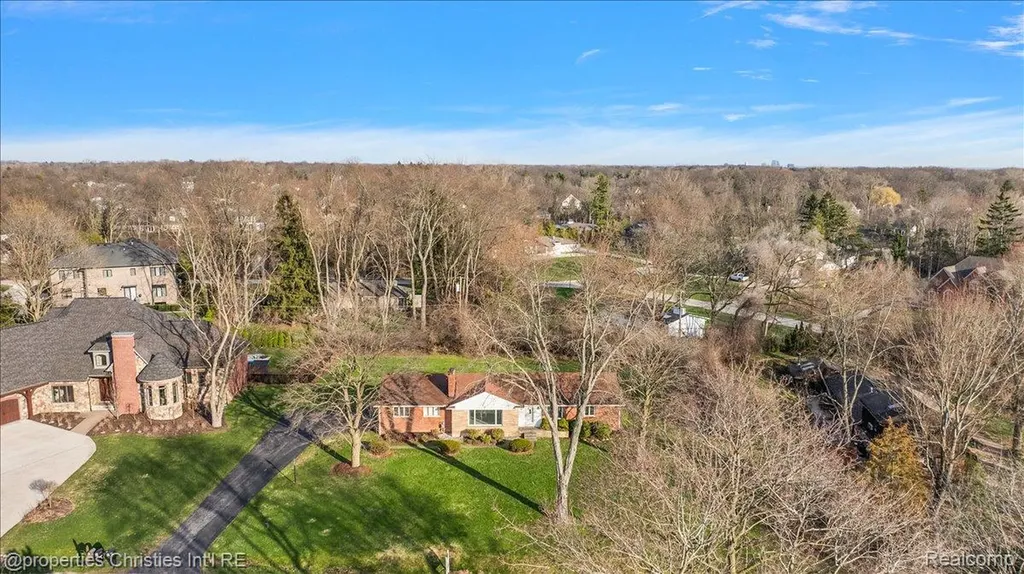 5753 N. Kilbrennan Road Bloomfield Charter Township MI 48301