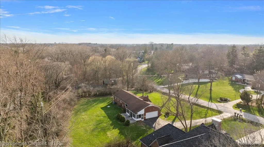 5753 N. Kilbrennan Road Bloomfield Charter Township MI 48301