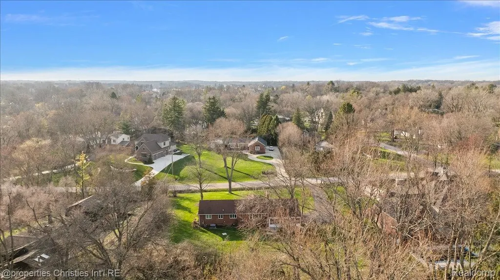 5753 N. Kilbrennan Road Bloomfield Charter Township MI 48301