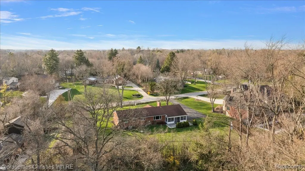 5753 N. Kilbrennan Road Bloomfield Charter Township MI 48301