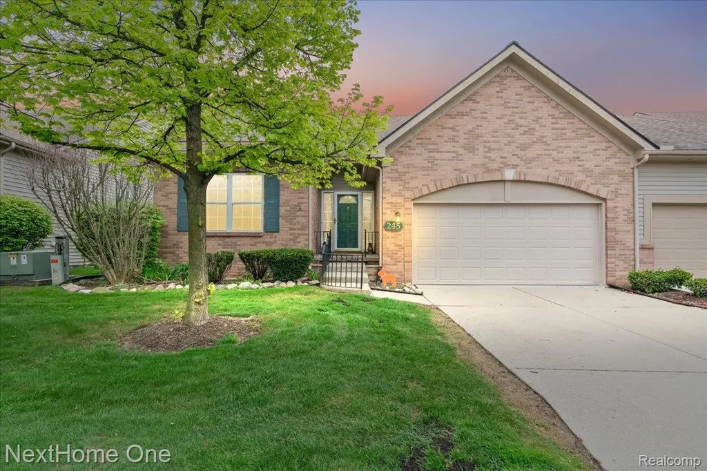245 Winslow Circle Commerce Charter Township MI 48390