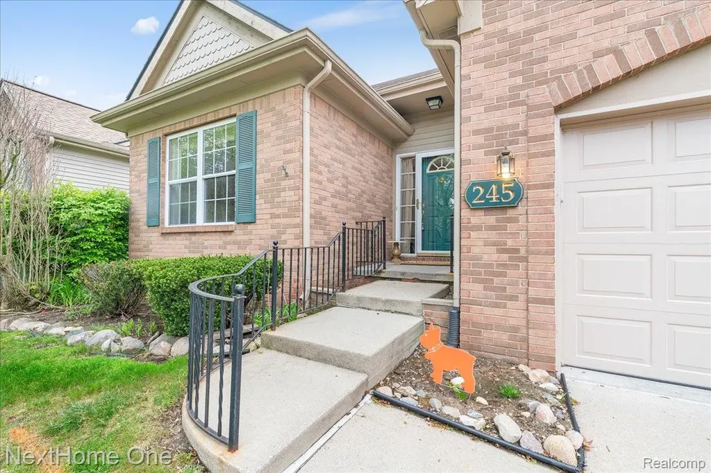 245 Winslow Circle Commerce Charter Township MI 48390