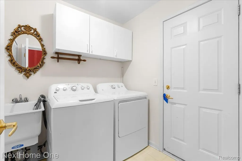 245 Winslow Circle Commerce Charter Township MI 48390