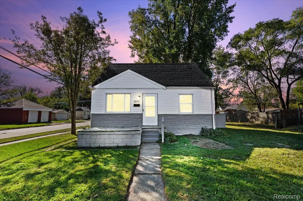 14092 Knox Avenue Warren City MI 48089