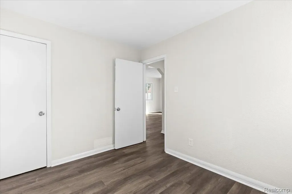 14092 Knox Avenue Warren City MI 48089